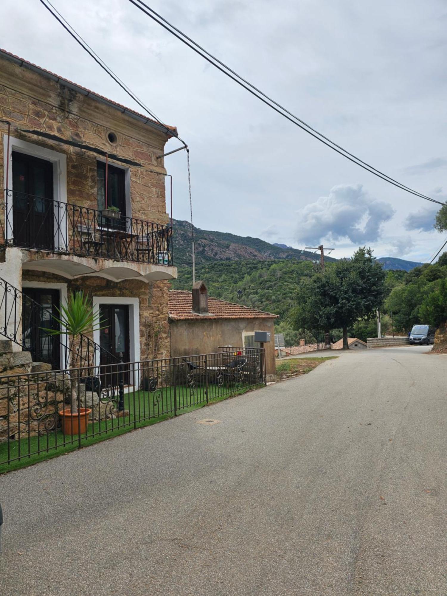 Au Village Serriera (Corsica) Quarto foto